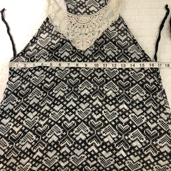 3/$20 De Colores sheer heart print tank top - Picture 4 of 6